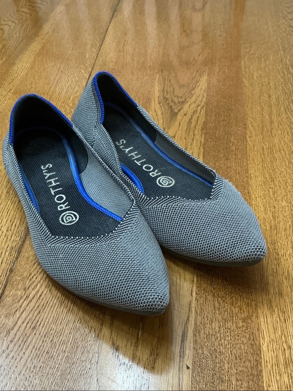 Woman’s Rothy’s The Pointknit flat in grey. Size 8. Great shape! Cute!